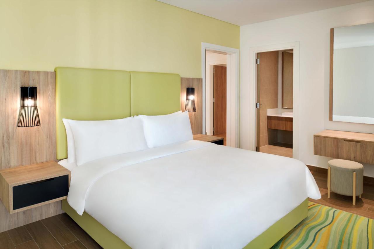 Element By Westin City Center Doha Dış mekan fotoğraf A typical bedroom at an extended stay hotel