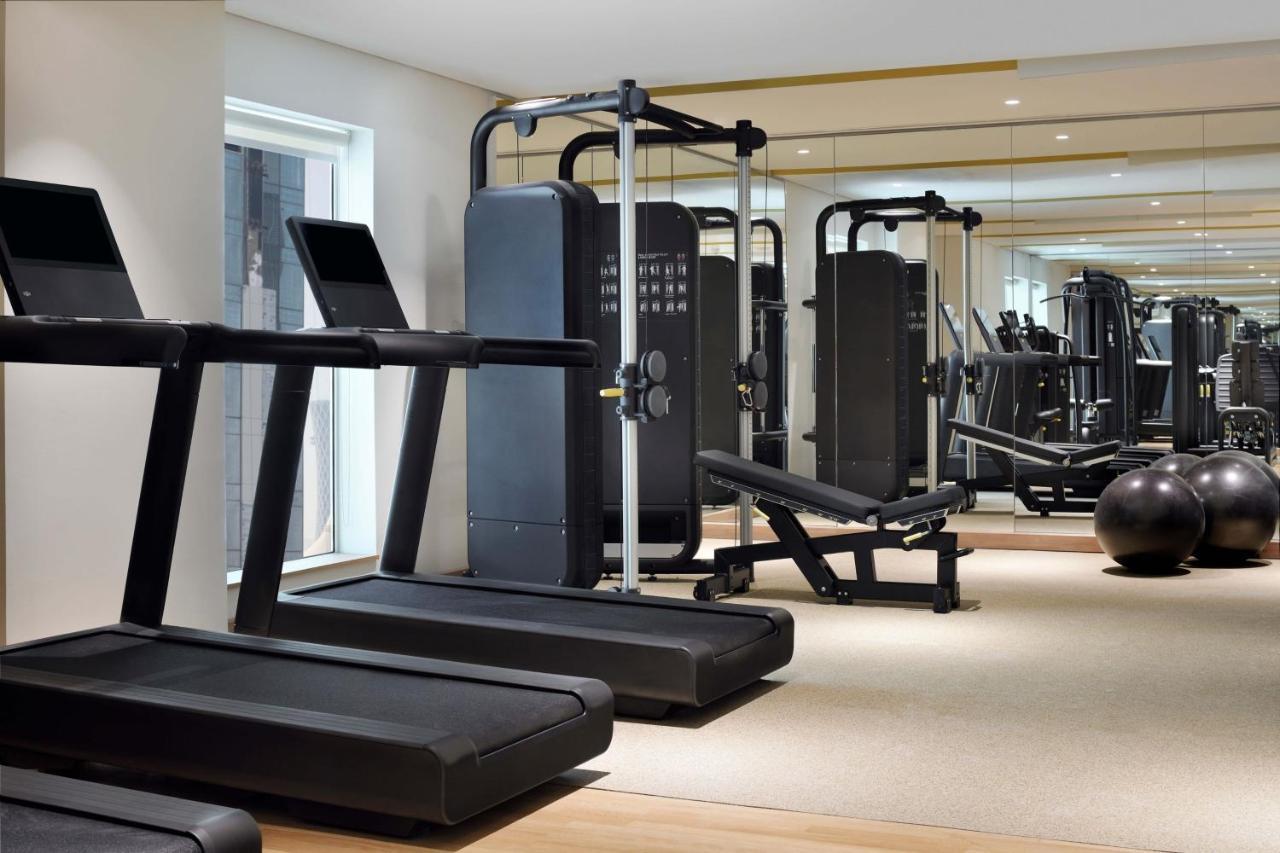 Element By Westin City Center Doha Dış mekan fotoğraf The gym at The Dorchester