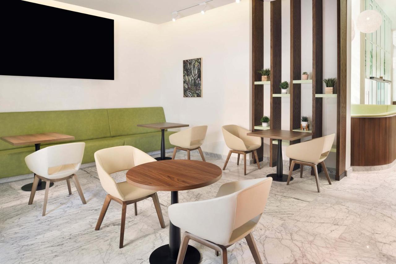 Element By Westin City Center Doha Dış mekan fotoğraf The lounge at the airport