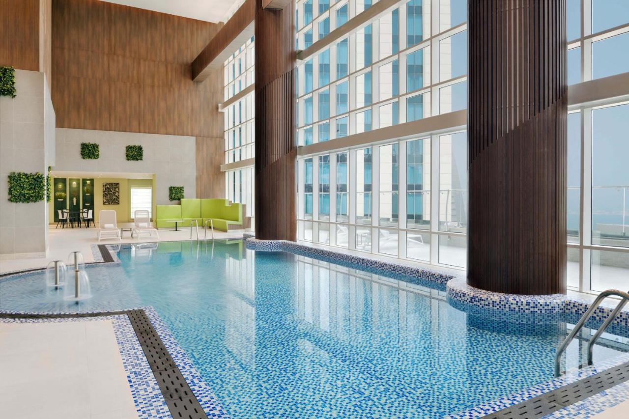 Element By Westin City Center Doha Dış mekan fotoğraf Swimming pool